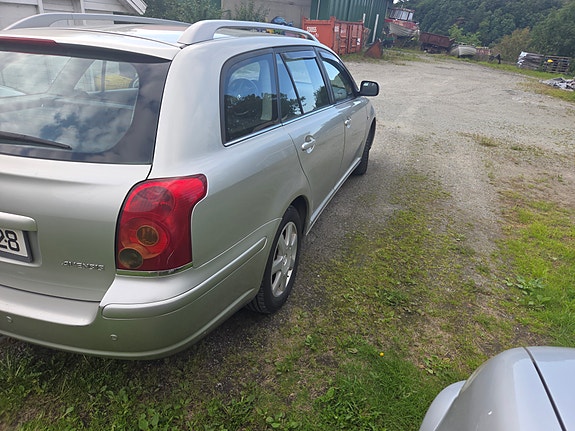 Toyota Avensis 5 of 8