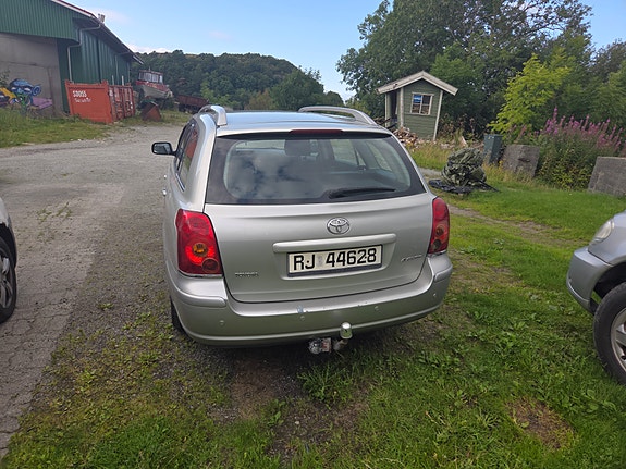 Toyota Avensis 4 of 8
