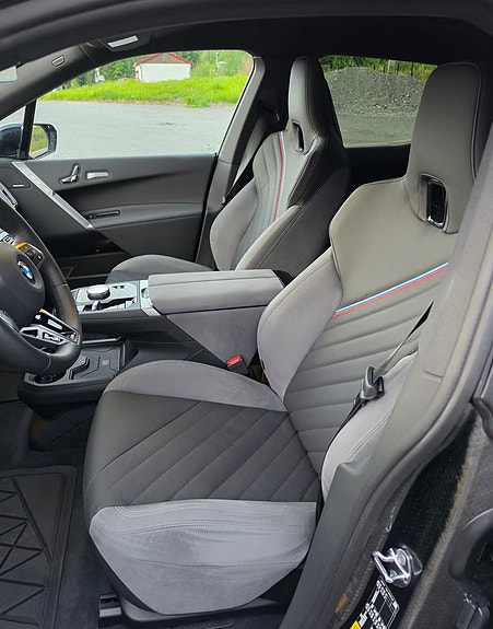BMW iX 12 of 18
