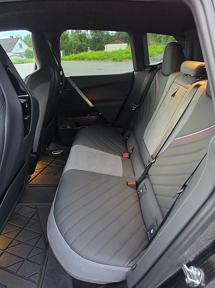 BMW iX 13 of 18