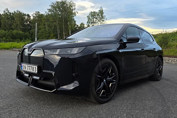 BMW iX 4 of 18