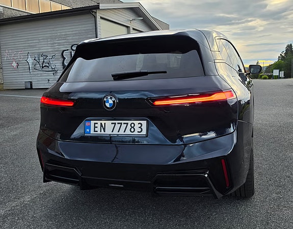 BMW iX 9 of 18