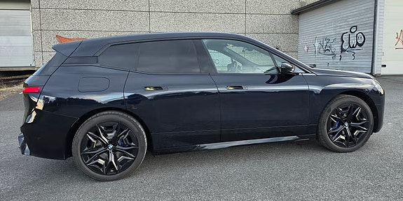 BMW iX 11 of 18