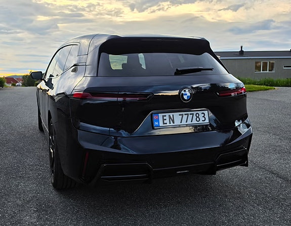 BMW iX 8 of 18