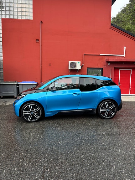 BMW i3 2 of 19