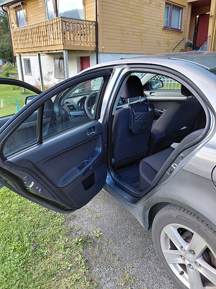 Mitsubishi Lancer 14 of 24