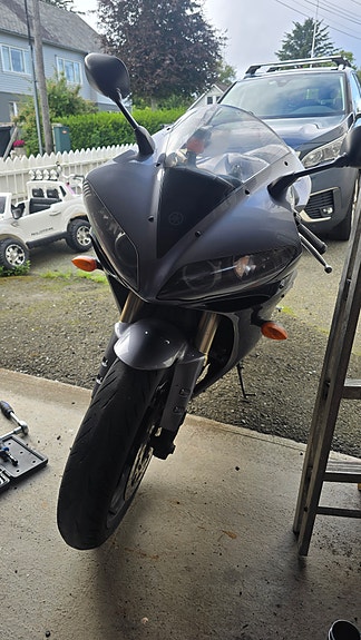 Yamaha YZF-R1 2 of 9