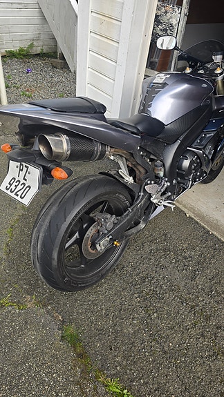 Yamaha YZF-R1 3 of 9