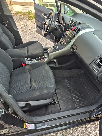 Toyota Auris 12 of 20