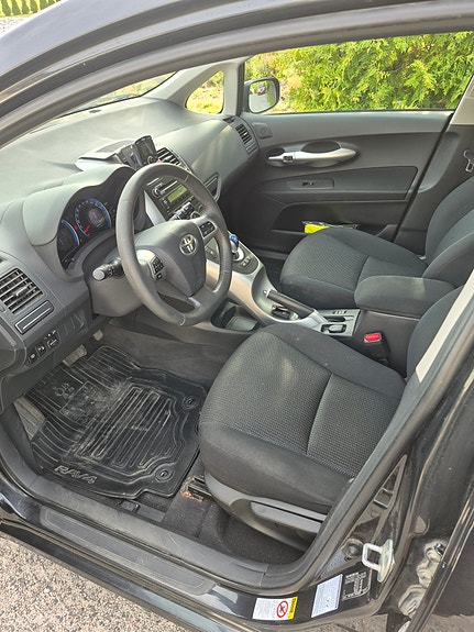 Toyota Auris 8 of 20