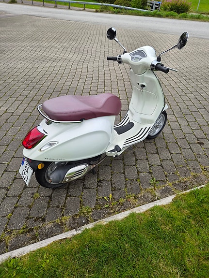 Vespa Primavera 50 2 of 7