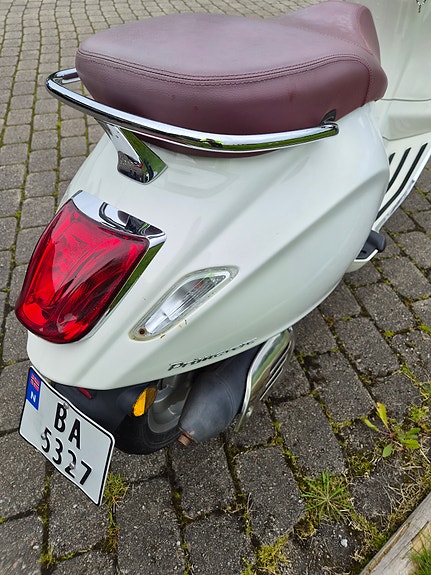 Vespa Primavera 50 4 of 7
