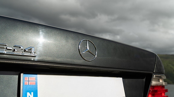 Mercedes-Benz 300 CE-24 22 of 27