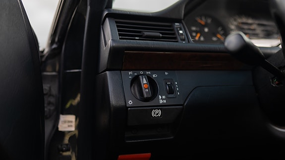 Mercedes-Benz 300 CE-24 27 of 27