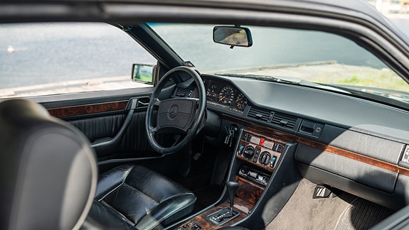 Mercedes-Benz 300 CE-24 14 of 27