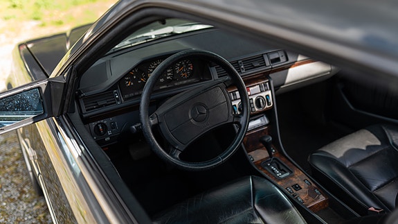 Mercedes-Benz 300 CE-24 25 of 27