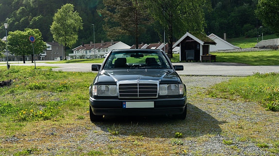 Mercedes-Benz 300 CE-24 11 of 27