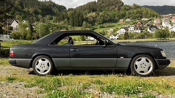 Mercedes-Benz 300 CE-24 4 of 27