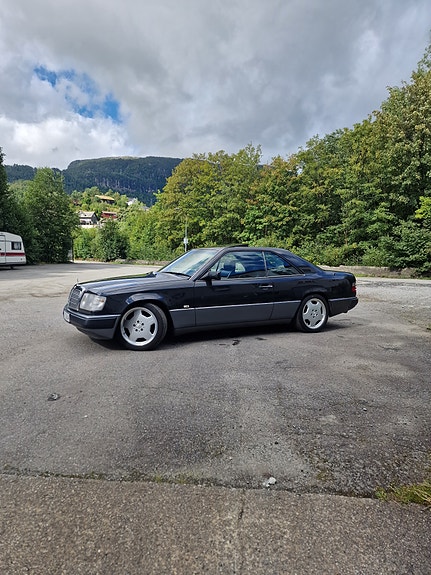 Mercedes-Benz 300 CE-24 2 of 27