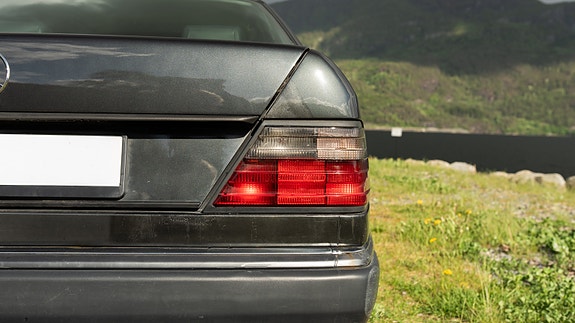 Mercedes-Benz 300 CE-24 21 of 27