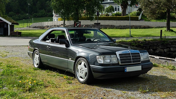 Mercedes-Benz 300 CE-24 3 of 27