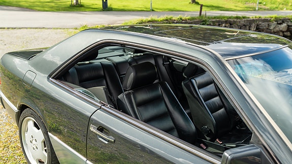 Mercedes-Benz 300 CE-24 13 of 27