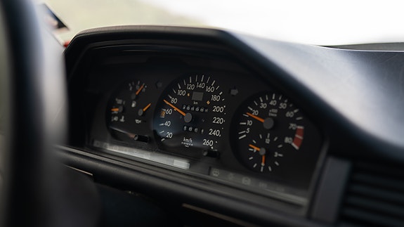 Mercedes-Benz 300 CE-24 24 of 27