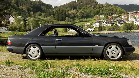 Mercedes-Benz 300 CE-24 5 of 27