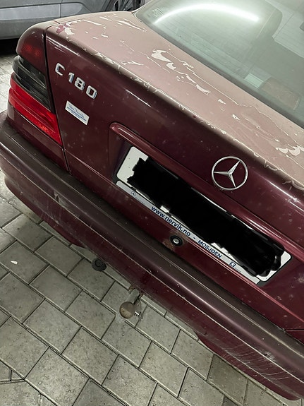 Mercedes-Benz C180 12 of 12