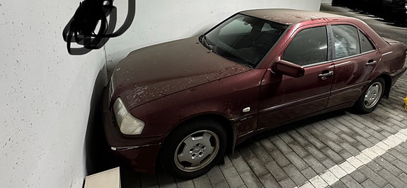 Mercedes-Benz C180 5 of 12
