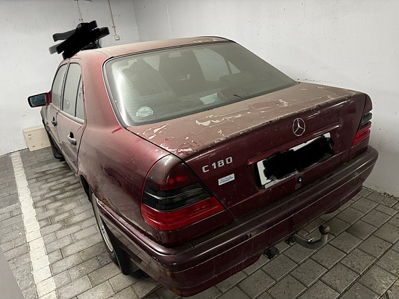 Mercedes-Benz C180 9 of 12