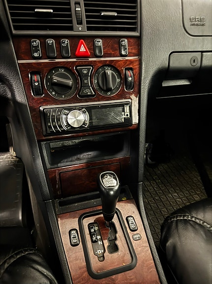 Mercedes-Benz C180 11 of 12