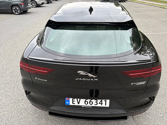 Jaguar I-PACE 12 of 30