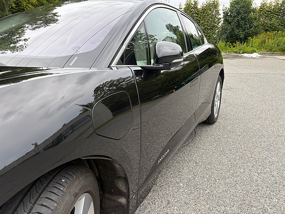 Jaguar I-PACE 4 of 30