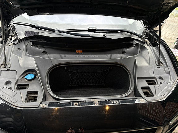 Jaguar I-PACE 28 of 30