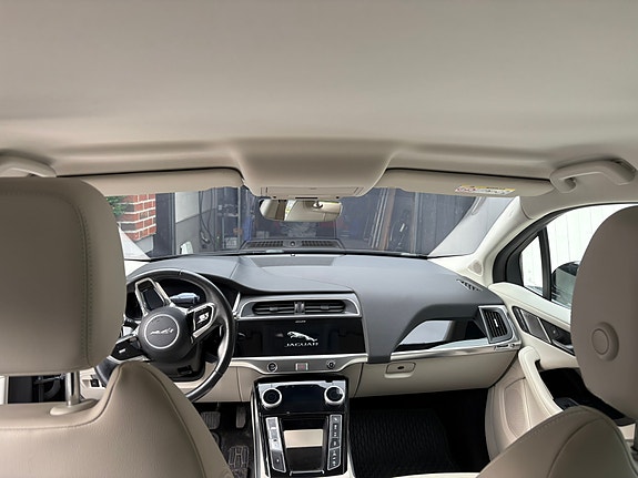 Jaguar I-PACE 16 of 30