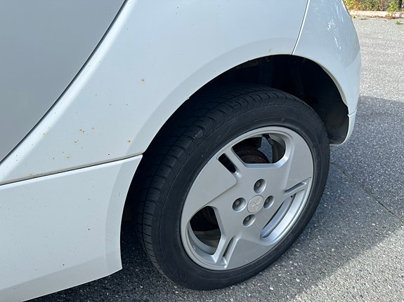 Mitsubishi i-Miev 16 of 18