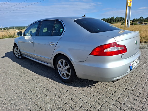 Skoda Superb 2 of 28