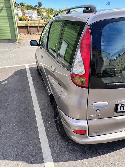 Toyota Yaris Verso 8 of 23