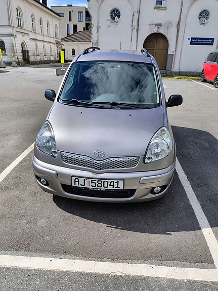 Toyota Yaris Verso 7 of 23
