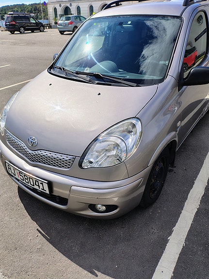 Toyota Yaris Verso 12 of 23