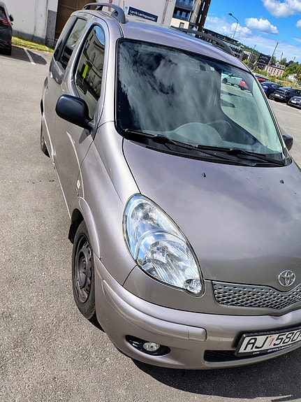Toyota Yaris Verso 6 of 23