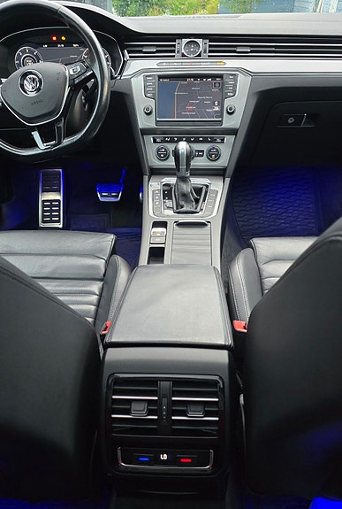 Volkswagen Passat Alltrack 13 of 30