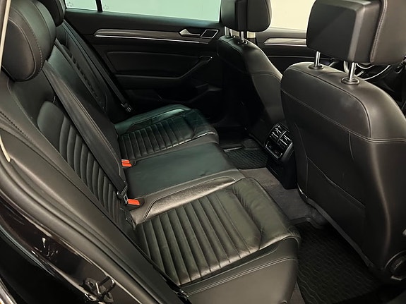 Volkswagen Passat Alltrack 27 of 30
