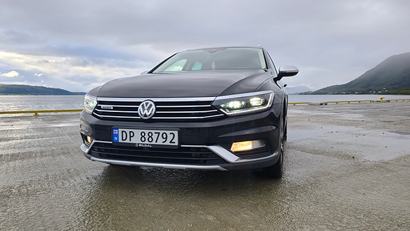 Volkswagen Passat Alltrack 4 of 30
