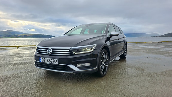 Volkswagen Passat Alltrack 2 of 30