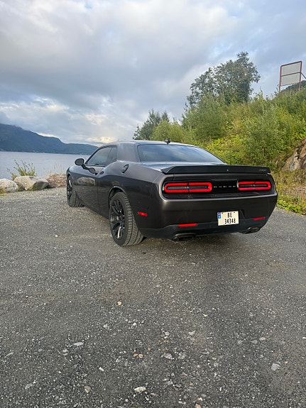 Dodge Challenger 8 of 17
