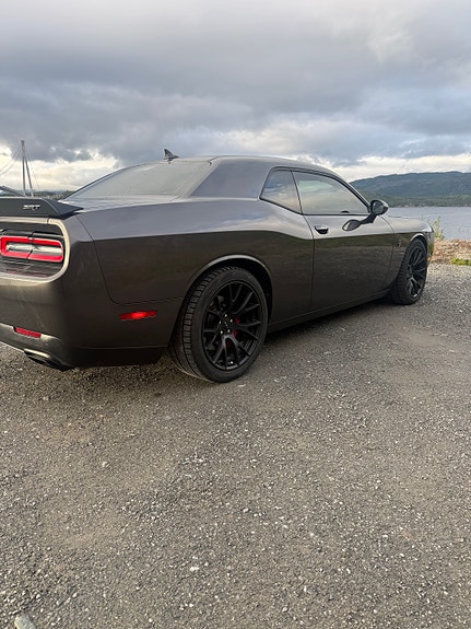 Dodge Challenger 12 of 17