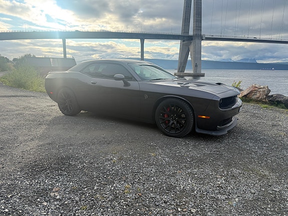 Dodge Challenger 4 of 17