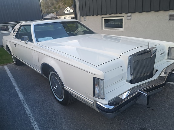 Lincoln Continental 2 of 10